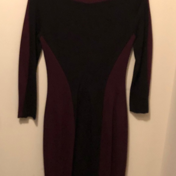 Burgundy and black form fitting dress - Picture 3 of 4